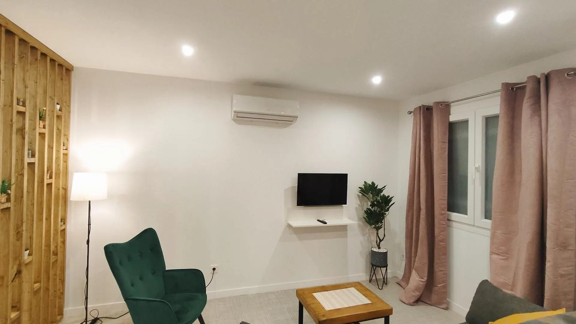 Ferola Homes Granada Apartment